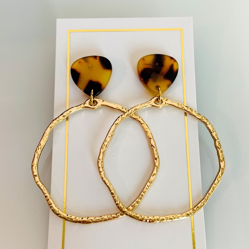 Tortoise pendant with gold hoops